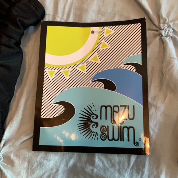 NWT Swim Top 🔥 - Picture 2 of 9